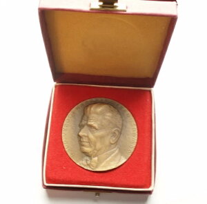 �`�F�R�X���o�L�A�A�t���j�E�V�������J 100���N�L�O 1877-1952 UNC���_�� 60mm 85g B15