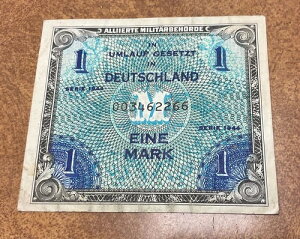 1944�N�AVE�f�[����ɕč����m�ɂ��菑���ŃT�C�����ꂽ�A�h�C�c 1 �}�[�N WWII MPC�B