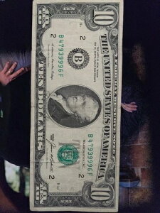 �V���[�Y 1985 $10