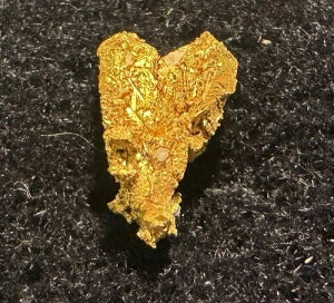 0.69g ���E���h�}�E���e���N���X�^���S�[���h - �N�H�[�c����V���[�v�ȓV�R�N���X�^��