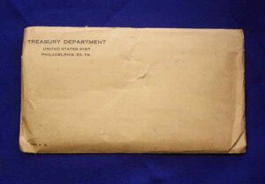 1957�N�č��v���[�t�Z�b�g�B�R�C���͕č������ǂɂ�蕽���ɕ�������Ă��܂��B