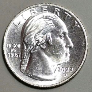 �󏭂ȁuIn Cod We Trust�v2023�N P �x�b�V�[�E�R�[���}�� �N�H�[�^�[ �_�C�}�[�N�t���G���[