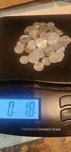 ���E�̊O���R�C���𑽐���葵���Ă���܂��I