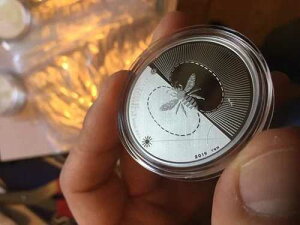 Bee Stamp Error Bee 2019 | 1 �I���X 9999 �V���o�[ PP �R�C�� 40 �̂݁B