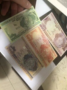 unc BankNOTES VANUATU ??1982 100vatu ����� 1993 200 500 5000 Vatu ���A