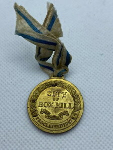 �I�[�X�g�����A�s�{�b�N�X�q���n������100���N�L�O1957�N���_���iDM201112/L29�j