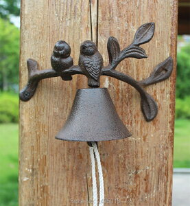 K[fjO nMOhAxfGȒ̌`fpȒShAx2ȃx̑bŜƂb̃n[hEFA Hanging door bell Lovely bird shape Rustic Cast Iron Doorbell 2 Birds Small bell Decoration