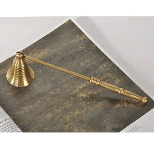 K[fjO nh̐^イLhXibt@[x^g}[Jo[c[ΊXv[h~}bgS[hXgbp[ANZT[ Brass Candle Snuffer With Long Handle Bell Shap