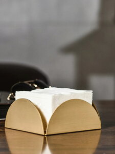 K[fjO ^イ̐`̑ivLz_[JNeeBbVfBXyT[o[Lb`XgJE^[gbvS[h Brass Square Shape Tabletop Napkin Holder Cocktail Be