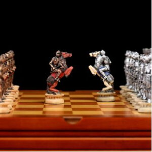 チェス セット ボードゲーム 大人 テーブルゲーム 2人 中世騎士バトルテーマチェス マット 樹脂製駒 革チェスボード [送料無料 輸入品] ポータブルゲーム チェスゲーム