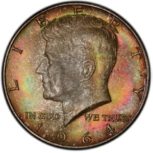 MS65 1964-D 50C ケネディ シルバー ハーフダラー、PCGS Trueview - かなりレインボー トーン