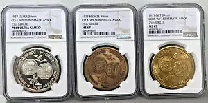 1977 �V���o�[ �u�����Y & �M���g ~ �R�����h�B & ���C�I�~���O�B NUMISMATIC ASSOC �� 25 ��W���r���[ NGC �O���[�h �Z�b�g