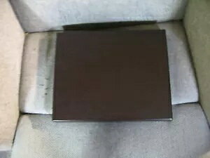 ؐ̃fBXvCP[XɁA3̑傫ȃVo[Eh1̃o[̂ݎ[\BRCo[͕t܂B