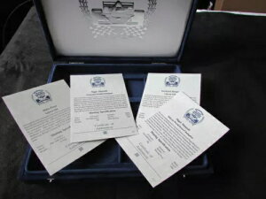 [^[X|[čLORC RNV P[Xɂ 12 xA $10 ܂