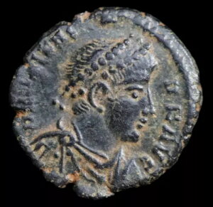 Valens �Ñネ�[�}�̃R�C�� 364 �` 378 AD�B�ő�16mm�B 2.50�O�����B #696