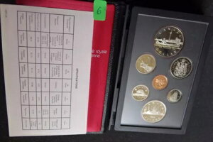 �J�i�_/�J�i�_ KMS �N���X�~�����c�F���U�b�c �R�C�� �Z�b�g 1984 PP �v���[�t