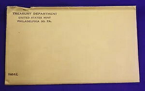 1960 �v���[�t�Z�b�g�B�R�C���͕č������ǂɂ��t���b�g�`�F���ɕ��󂳂�Ă��܂��B