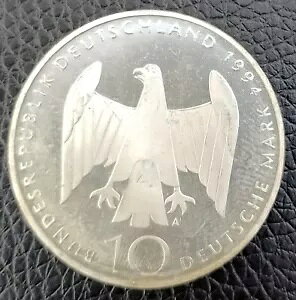hCc݁A10 }NA1994 NAhCc̃WX^X
