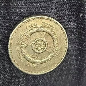 2001 �����G���U�x�X 2 ���uDECUS ET TUTAMEN�v�C�M���X 1 �|���h�d�� ��������