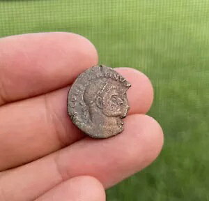 �Ñネ�[�}�̐��� 300AD �N�� �R���X�^���e�B�k�X���̑��q�A�n���V�t��