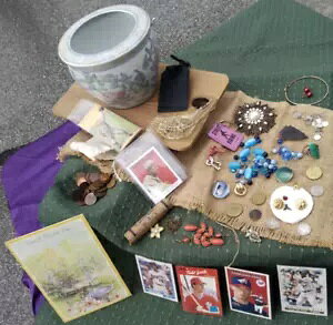 ƕ̕󕨂lߍ킹AWÃ|bgɂ́AȂǂ܂܂Ă܂B