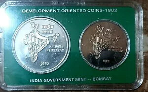 �C���h���a�� 1982-B ���Ɠ��� UNC �R�C�� �Z�b�g Rs 100 & 10 �̒n�}