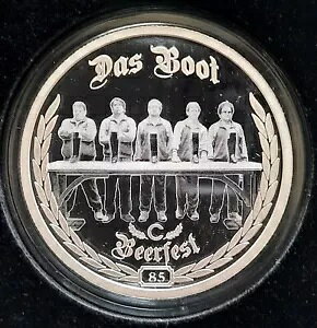 Beerfest Das Boot TheChive 1 �I���X��݂Ɩ����̃}�b�`���O����