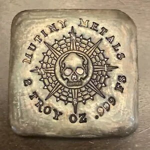Mutiny Metals スカル アンド ウェブ 2オンス シルバー ポアード バー スクエアトーン