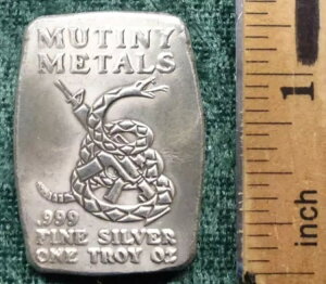 1オンス .999 純銀製 Don't Tread on Me Gadsden Flag バー、Mutiny Metals Club バー