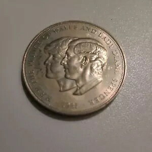 C EFfBO NE RC 1981 EF[Ycqƃ_CAi XyT[vl