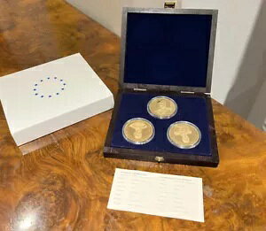 ؐ̉ϔɓ݃ZbgɋbLB 3 ̔N