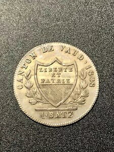 UNC 1828 ���H�[ (�X�C�X) 1 �o�c�F����� - �ʂ̃R�C���̏�ɗ�����
