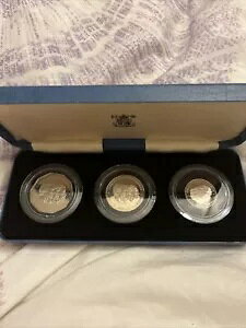 h~jJa 󏭃v[t Zbg 3 RC 1983 25 CENTAVOS 1/2 y\ 1 y\B