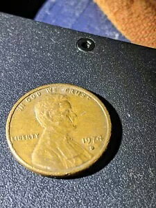 1974 D J[ yj[ ȃ~g }[N G[Ŗ߂ꂽ~g }[N