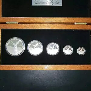 2011 LVR IU Vo[ x^ 5 RC v[t ZbgAJvZƖؔB