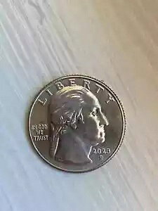 Jovita Idar �N�H�[�^�[ �G���[ �R�C���uIN COD WE TRUST�v���A D - �G���[ - 2023