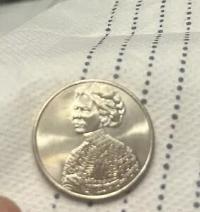 VG[ - 2023 D - Jovita Idar ̏NH[^[ɁuIn Cod We TrustvƏĂ܂