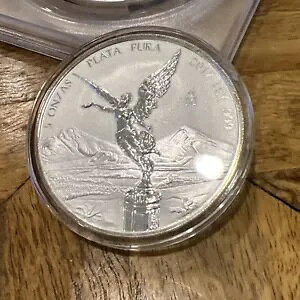 2017 ���L�V�R 5 �I���X �V���o�[ ���o�[�X �v���[�t ���x���^ ���m�ȃR�C�����ʐ^�Ɍf�ڂ���Ă��܂��B���A