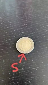 S の文字が描かれたギリシャのコイン