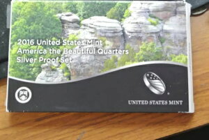 2016�N �A�����J������ �A�����J�E�U�E�r���[�e�B�t���E�N�H�[�^�[�Y �V���o�[�v���[�t�Z�b�g -