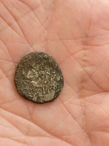 ローマの銀貨デナリウス、金属探知機で発見