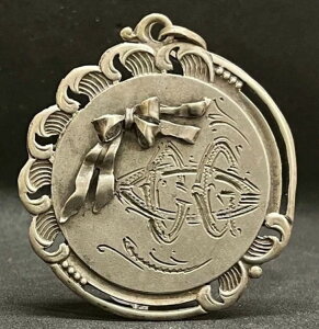 �f���炵���A���e�B�[�N �A�[�� �k�[�{�[ ���m�O���� �C�j�V���� �V���o�[ �E�l���_�� 13.5 GRS�B