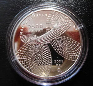 �n���K���[ / ��� 7500�t�H�����g / ���E���E�{�b�g - �E���t�� / 2023�N �v���[�t