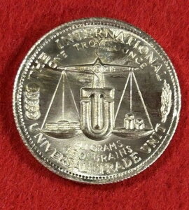 1974年ヴィンテージワールドユニバーサルトレードユニットプラタプラ1オンス.999シルバーハイレリーフ