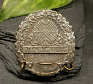 ��F�̃��_���o�b�W�N���u�}�X�^�[�V���[�^�[�N���u�I�[�N�̗t�̃s��