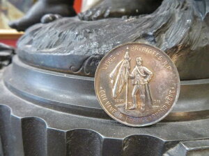 AeB[NVo[_ 19񈤍ҘA f[E~Rbg 1870N 1911N