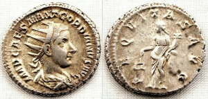 ���[�}�鍑 - �S���f�B�A�k�X3���B�A���g�j�j�A�k�X�B����240�N�A���[�} EBC-/XF- �� 4.6 g�B