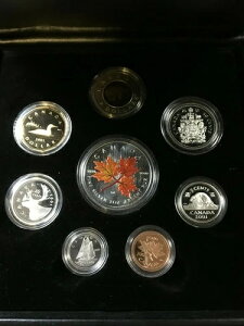 2001N 5hA[v[t݁AH̐Fʂ܂8̃RCZbg