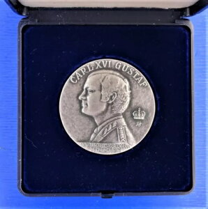 XEF[fJ[16OX^tEVBA܋⃁_ 1976N a45.0mm 55.1gr