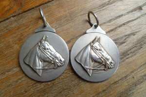 1937N/1938N̑f炵AeB[NX^[OVo[ñ_̃yA